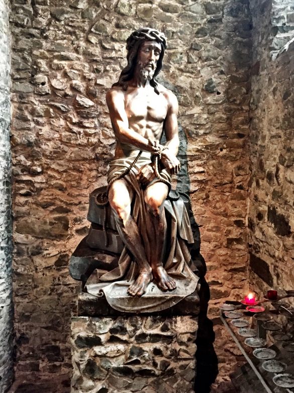 Jesus-Statue in der Heilig-Blut-Basilika in Brügge