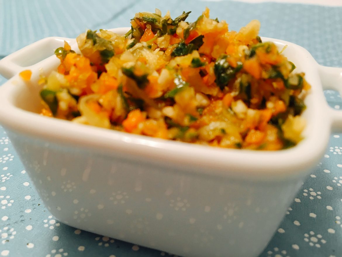 01ba9562fe8daabbb5c9b58ef3f369e9c64b464b13 Eingesalzenes Gemüse für Gemüsebrühe