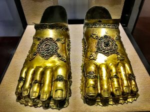 Goldene Schuhe im Nationalmuseum Colombos