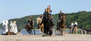 Pferde und Reiter bei den Störtebeker Festspiele auf Rügen