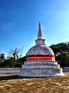Spitze auf der Stupa Thuparama