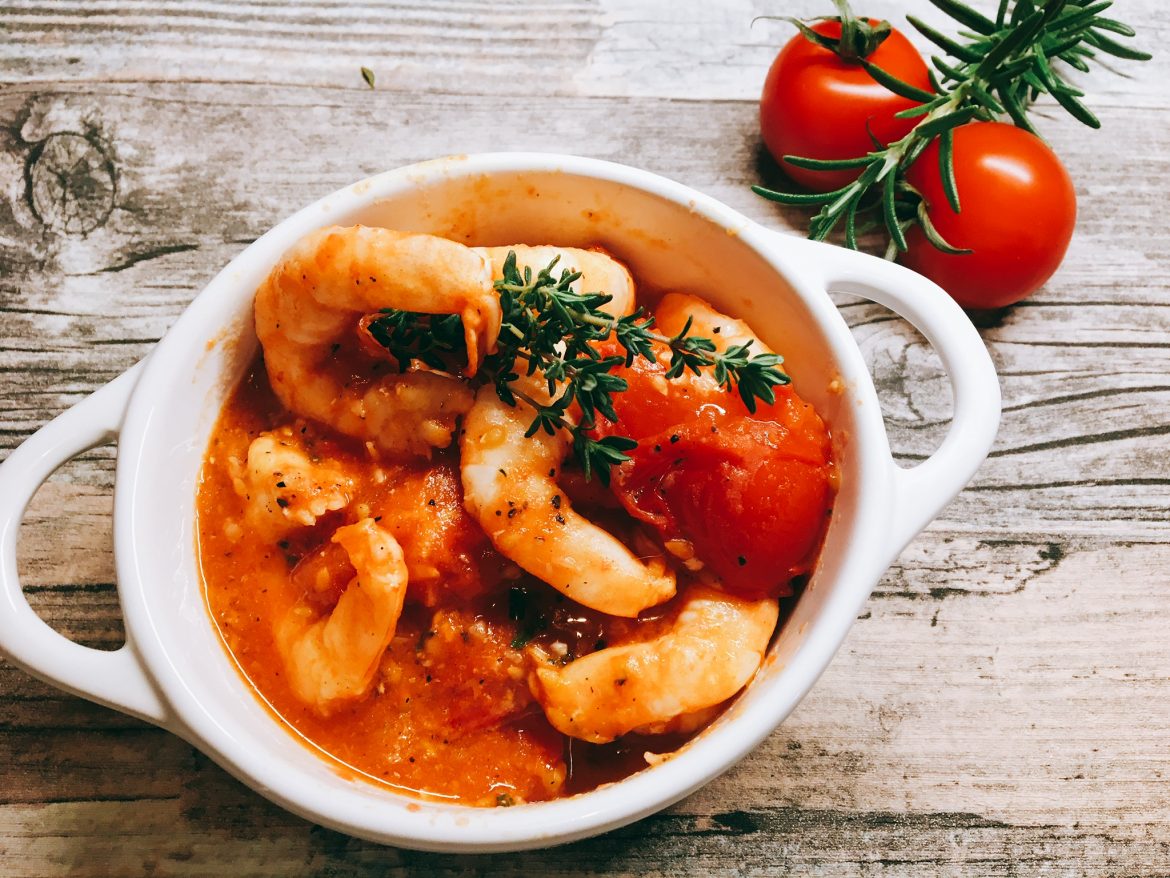 Mediterrane Garnelenpfanne in Tomatensugo