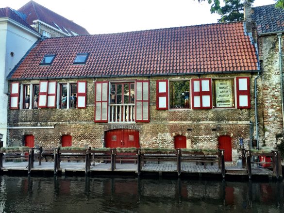 Mittelalterliches Haus am Kanal in Brügge
