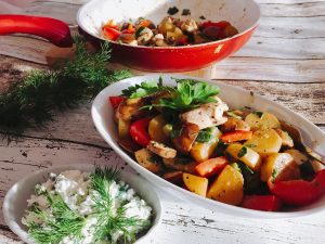 Hähnchen-Gemüse-Pfanne mit Kräuter-Dip
