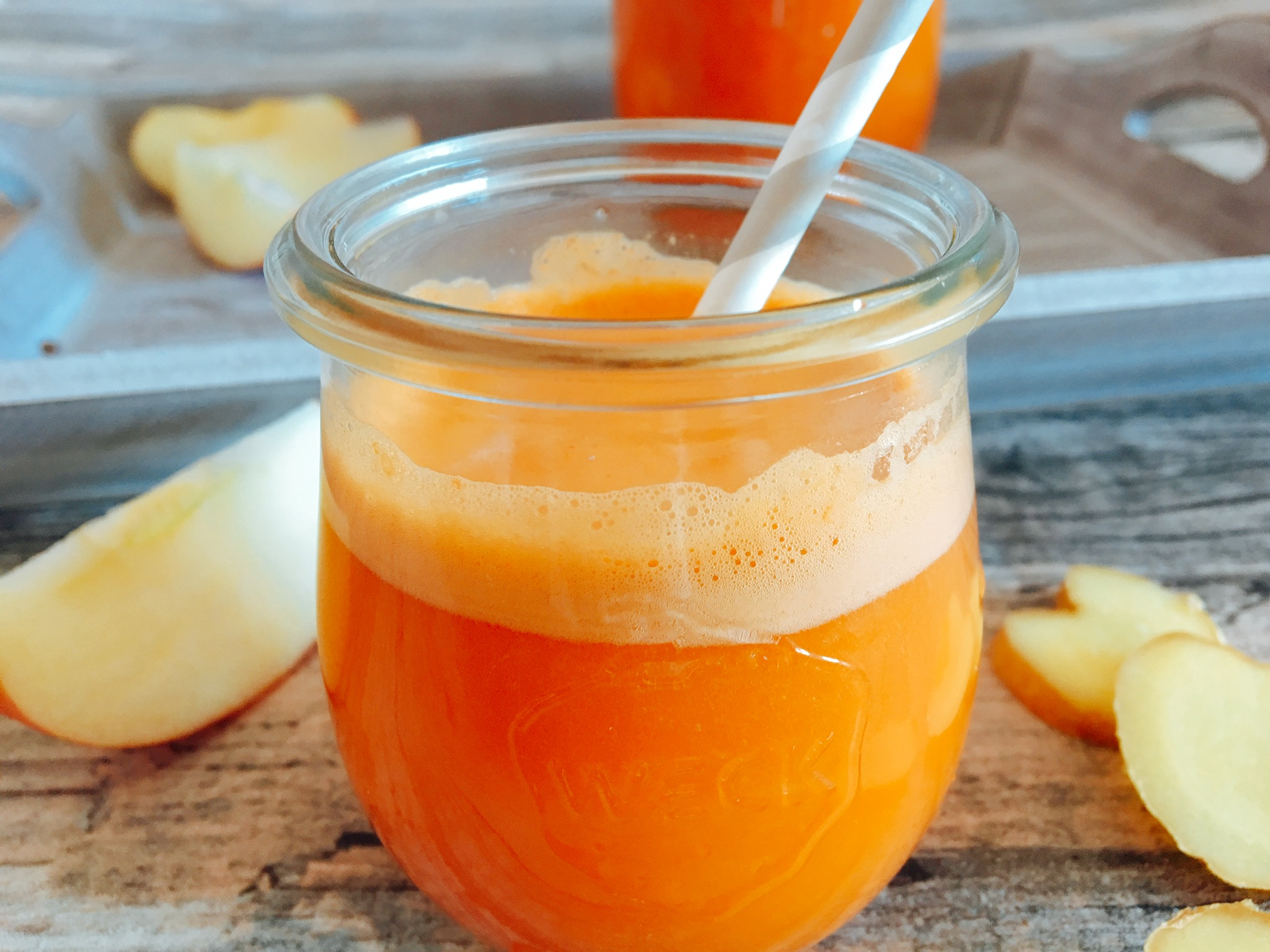 Karotten-Apfel-Saft mit Ingwer - Gourmaid
