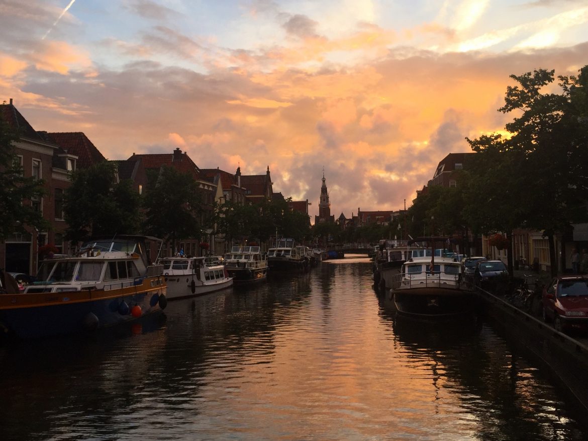 Sonnenuntergang über der Gracht in Alkmaar