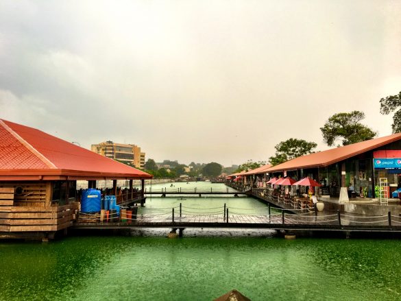 Der Pettah Floating Market auf dem Beira Lake in Colombo