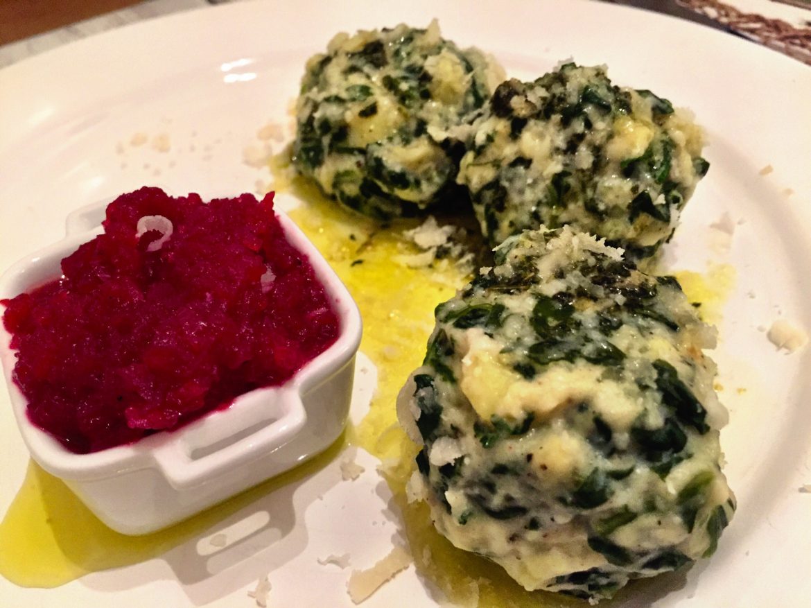 Spinat-Topfenknödel in Salbei-Butter mit Rote Beete Chutney