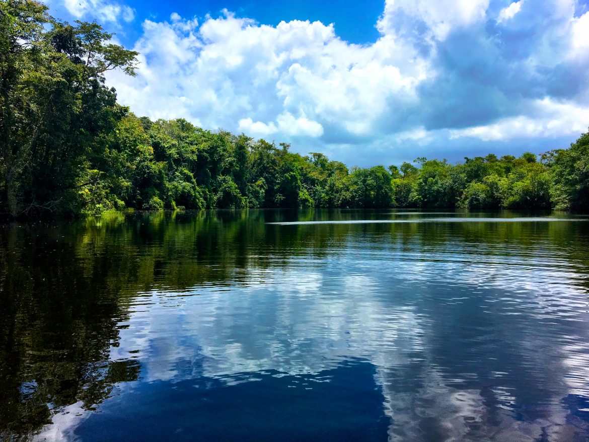 Mirror Lake am Rio Dulce in Guatemala