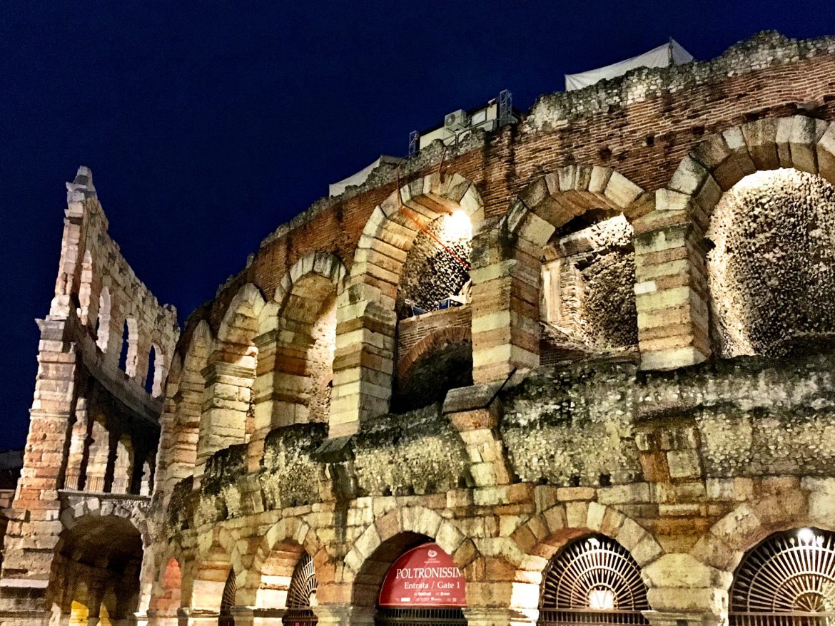 Arena die Verona bei Nacht